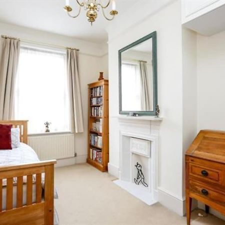 Large 3 Bed Flat In Central Wimbledon Londra Esterno foto