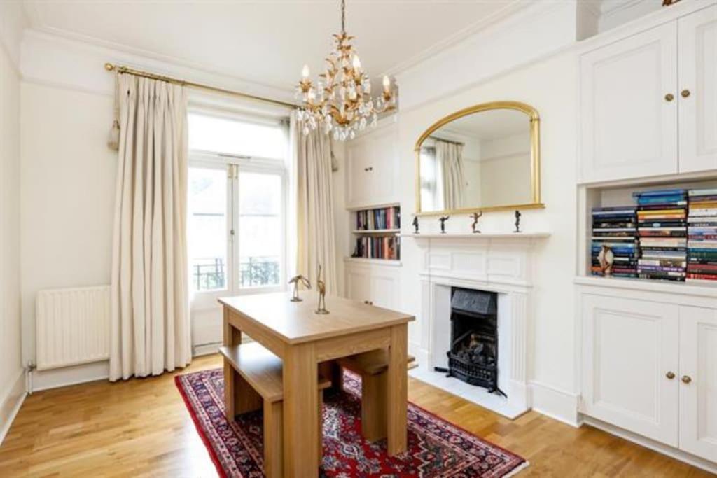 Large 3 Bed Flat In Central Wimbledon Londra Esterno foto