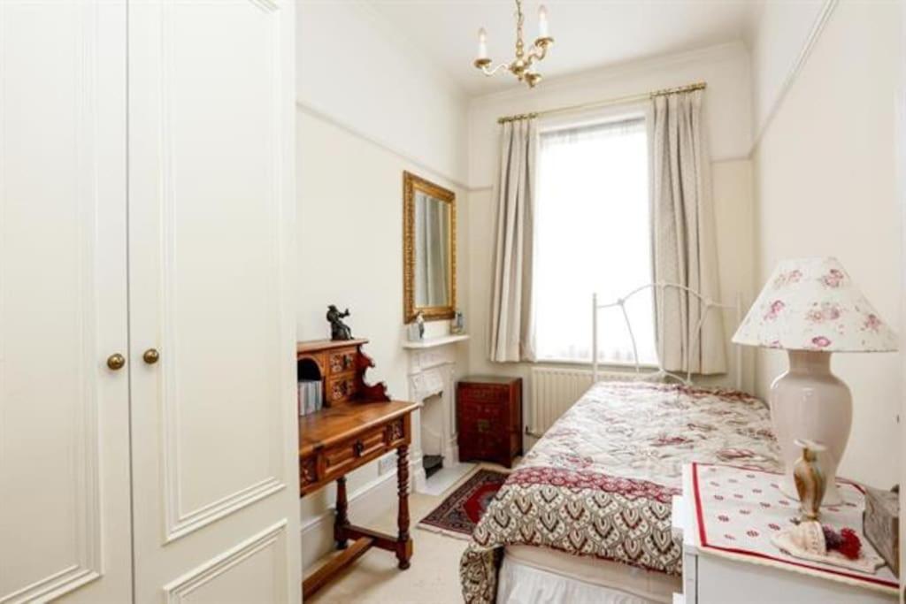 Large 3 Bed Flat In Central Wimbledon Londra Esterno foto
